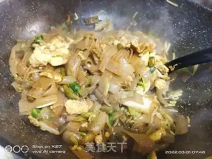 Make Eggs and eggs and rice powder step 6