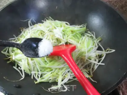 Make The green bean sprouts step 5