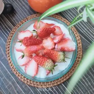 Make Strawberry yogurt step 3