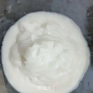 Make Strawberry yogurt Santa Claus step 3