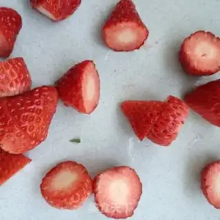 Make Strawberry yogurt Santa Claus step 4