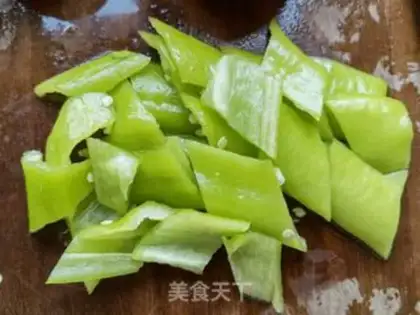 Make Potato pepper fried eggs step 0