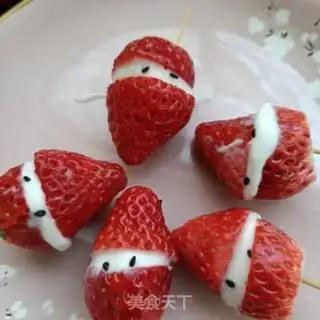 Make Strawberry yogurt Santa Claus step 6