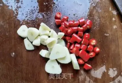 Make Potato pepper fried eggs step 2
