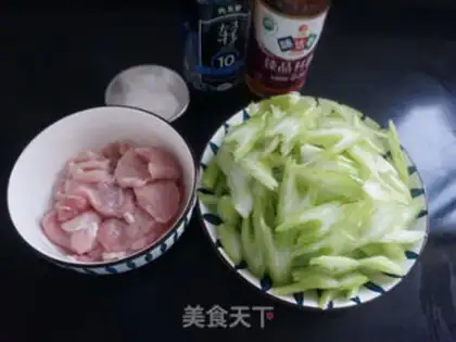 Make Celery fried meat step 0