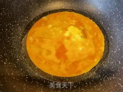 Make Potato pepper fried eggs step 4