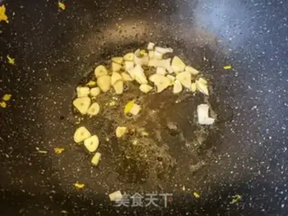 Make Potato pepper fried eggs step 6
