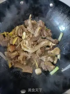 Make Red-burned chestnut chicken step 2