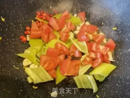 Make Potato pepper fried eggs step 7