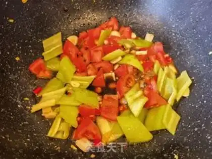 Make Potato pepper fried eggs step 8