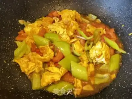 Make Potato pepper fried eggs step 11