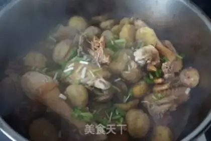 Make Red-burned chestnut chicken step 9