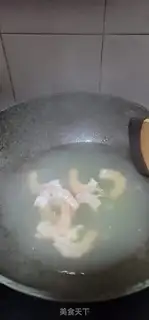 Make Shrimp fried Dutch beans step 4