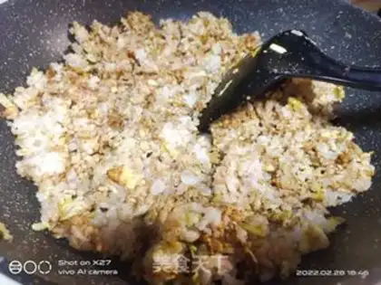 Make Snack egg fried rice step 4