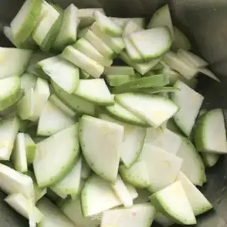 Make Garlic chili sauce step 1