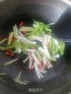 Make Garlic sprouts step 1