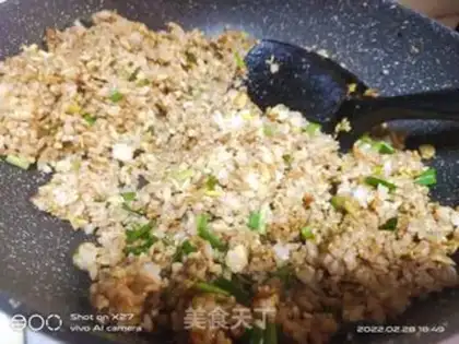 Make Snack egg fried rice step 5