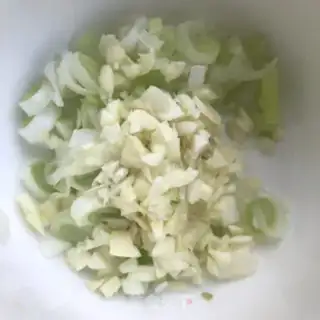 Make Garlic chili sauce step 2