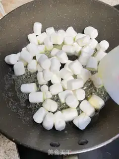Make Cow Rolling Sugar step 1