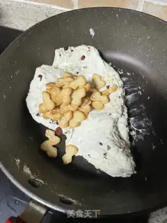 Make Cow Rolling Sugar step 4