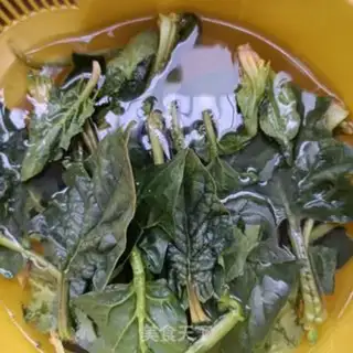 Make Spinach fried pig blood step 0