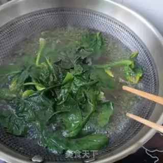 Make Spinach fried pig blood step 1