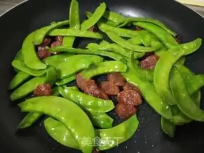 Make Weenie fried Dutch beans step 2