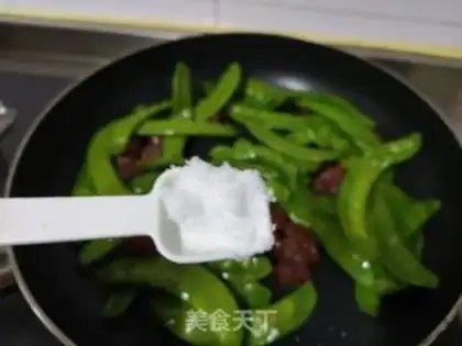 Make Weenie fried Dutch beans step 3