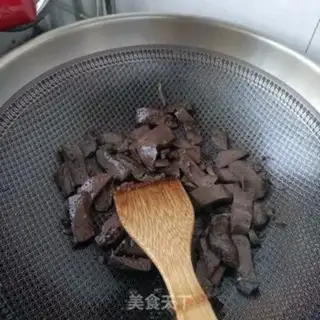 Make Spinach fried pig blood step 6