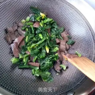 Make Spinach fried pig blood step 7