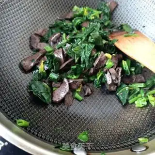 Make Spinach fried pig blood step 8