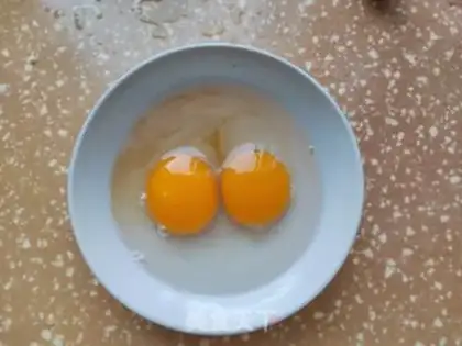 Make Pineball fried eggs step 0