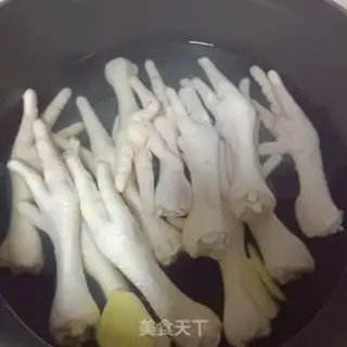 Make Chicken claws with soy sauce step 1