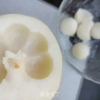 Make Sweet pears banana shakes step 0