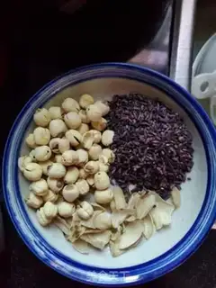 Make Black rice lily porridge step 0