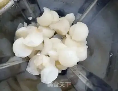 Make Sweet pears banana shakes step 1