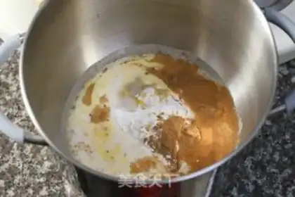 Make pecan raisin bread step 1