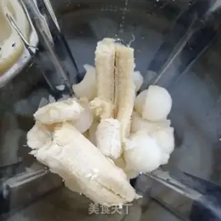 Make Sweet pears banana shakes step 2