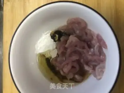 Make The meat and the garlic step 1