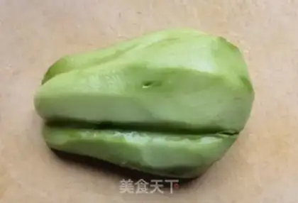 Make Little pepper garlic, fried guava step 1