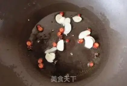 Make Little pepper garlic, fried guava step 3