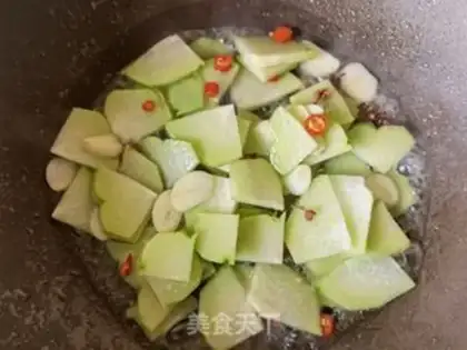 Make Little pepper garlic, fried guava step 5