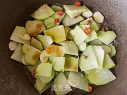 Make Little pepper garlic, fried guava step 6