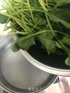 Make Garlic spinach step 1