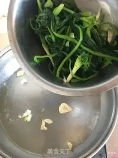 Make Garlic spinach step 3