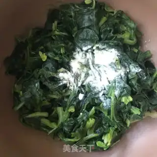 Make The oily spinach step 1