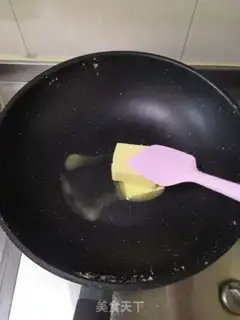 Make Cow Rolling Sugar step 1