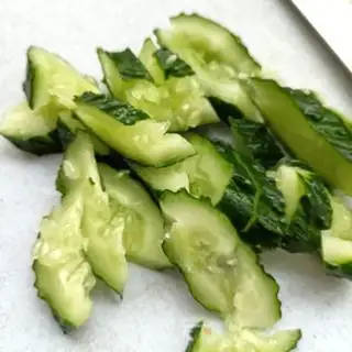 Make cucumber chicken step 1