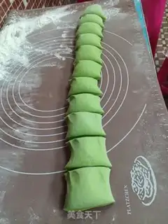 Make A spinach juice bun step 8