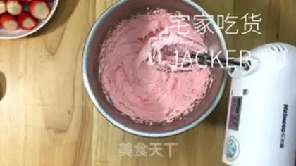 Make Tea strawberry rolls step 18